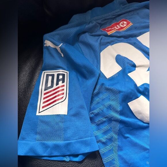 Puma Charlotte Soccer Academy
Blue Jersey, Kids' Size Small - Picture 8 of 17